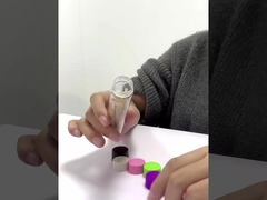 플라스틱 나사 뚜?? 이 있는 유리 튜브